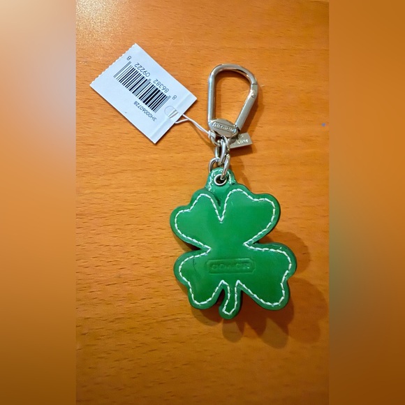 Coach Enamel Leather Green Clover Keychain. Original Tag Still Attached! (58) - Picture 2 of 2